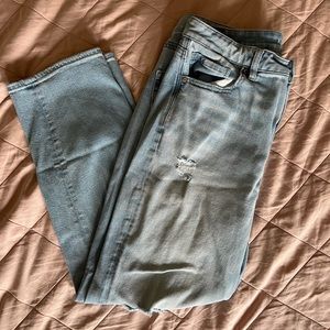 American Eagle Mom Straight Jean